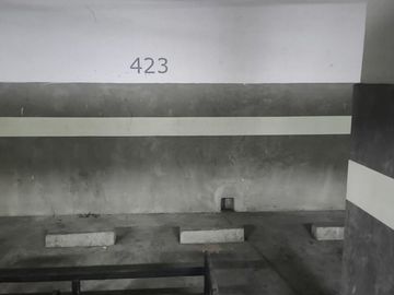 VENTA COCHERA SOBRE AV LAS HERAS EN RECOLETA
