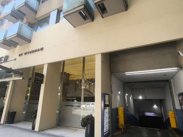 VENTA COCHERA SOBRE AV LAS HERAS EN RECOLETA