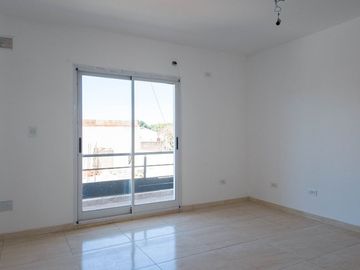VENTA DPTO 2 AMBIENTES BERAZATEGUI. OPC COCHERA