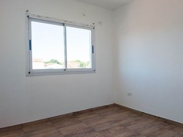 VENTA DPTO 2 AMBIENTES BERAZATEGUI. OPC COCHERA