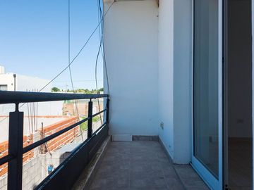 VENTA DPTO 2 AMBIENTES BERAZATEGUI. OPC COCHERA