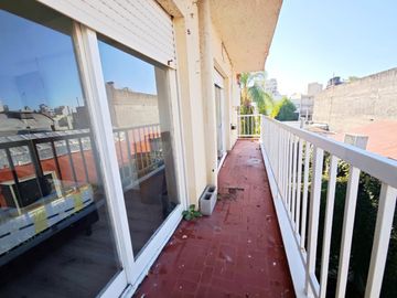 Dpto 2 amb en venta en V. Pueyrredón con cochera