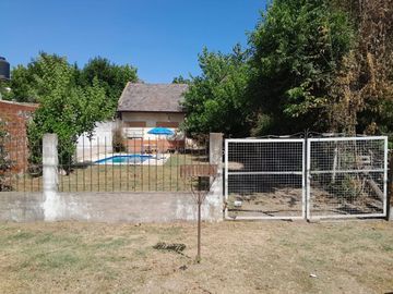 VENTA CASA CON PILETA A REFACCIONAR GRAL RODRIGUEZ