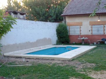 VENTA CASA CON PILETA A REFACCIONAR GRAL RODRIGUEZ