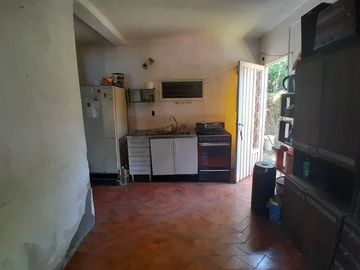 VENTA CASA CON PILETA A REFACCIONAR GRAL RODRIGUEZ