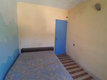 VENTA CASA CON PILETA A REFACCIONAR GRAL RODRIGUEZ