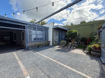 Venta casa 3 amb. William Morris cochera quincho