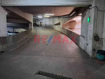 VENTA COCHERA ONCE - APTO UTILITARIOS ALTURA 2.40M