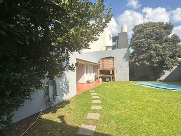 Casa en una plata c/ gran jardín venta en Saavedra