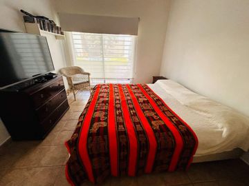 Casa en una plata c/ gran jardín venta en Saavedra