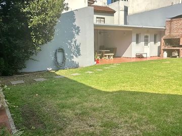 Casa en una plata c/ gran jardín venta en Saavedra