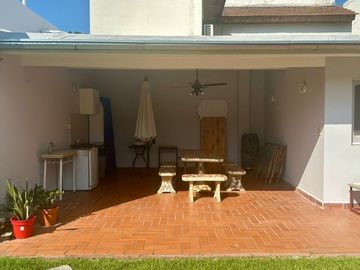 Casa en una plata c/ gran jardín venta en Saavedra