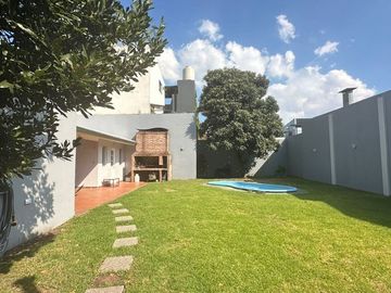 Casa en una plata c/ gran jardín venta en Saavedra