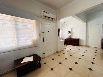 Casa en una plata c/ gran jardín venta en Saavedra