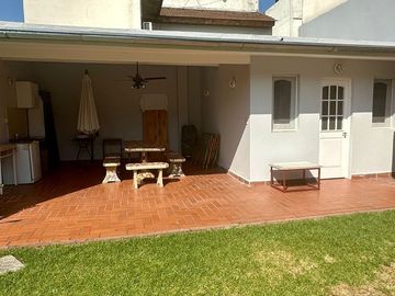 Casa en una plata c/ gran jardín venta en Saavedra