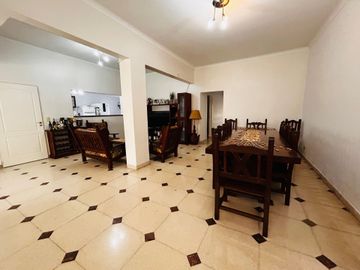 Casa en una plata c/ gran jardín venta en Saavedra