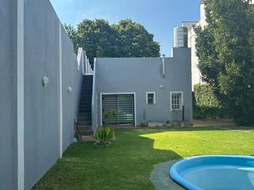 Casa en una plata c/ gran jardín venta en Saavedra