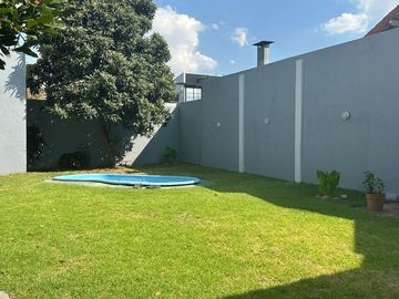 Casa en una plata c/ gran jardín venta en Saavedra