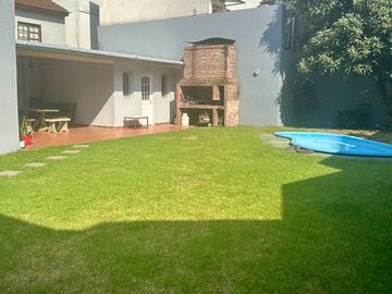 Casa en una plata c/ gran jardín venta en Saavedra