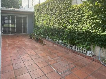 Casa en una plata c/ gran jardín venta en Saavedra