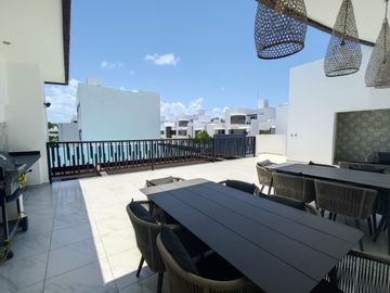 RENTA HERMOSA CASA AMUEBLADA EN EL ENCUENTRO PLAYA DEL CARMEN P3871
