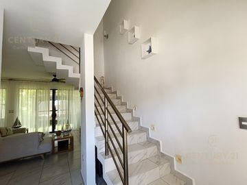 RENTA HERMOSA CASA AMUEBLADA EN EL ENCUENTRO PLAYA DEL CARMEN P3871