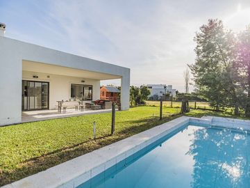 CASA UNA PLANTA VENTA EN B. SAN FRANCISCO AL AGUA