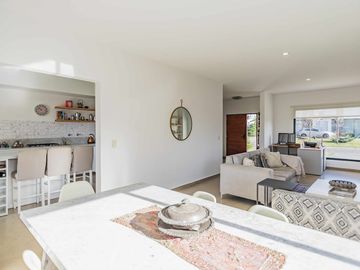 CASA UNA PLANTA VENTA EN B. SAN FRANCISCO AL AGUA