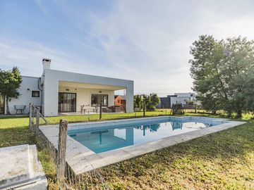 CASA UNA PLANTA VENTA EN B. SAN FRANCISCO AL AGUA
