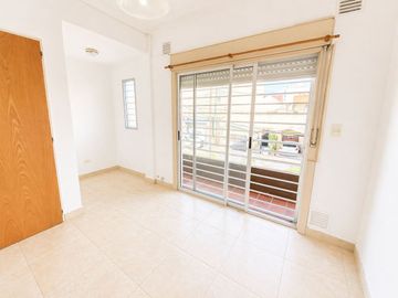 DEPTO 2 AMB EN VENTA EN CASEROS C/BALCON APTO CRED