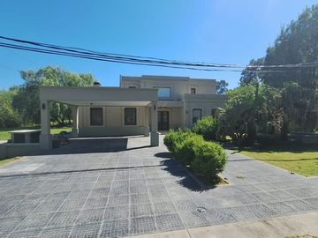 VENTA CASA BARRIO C.U.B.E. 4 DORM QUINCHO PILETA