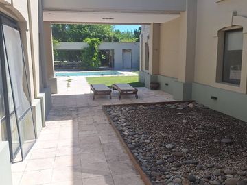 VENTA CASA BARRIO C.U.B.E. 4 DORM QUINCHO PILETA