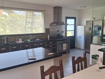 VENTA CASA BARRIO C.U.B.E. 4 DORM QUINCHO PILETA
