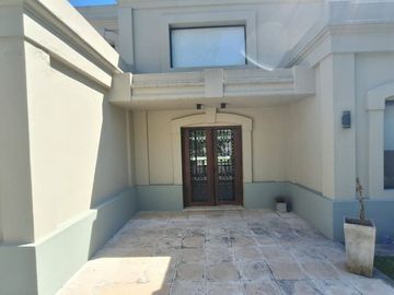 VENTA CASA BARRIO C.U.B.E. 4 DORM QUINCHO PILETA