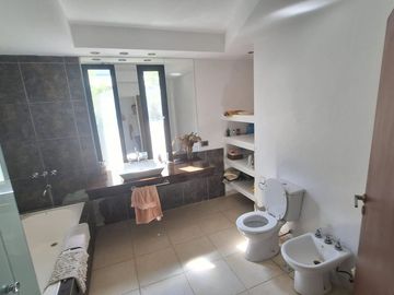 VENTA CASA BARRIO C.U.B.E. 4 DORM QUINCHO PILETA