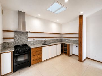 Venta casa 3amb cochera patio hurlingham PERMUTA