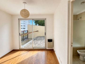 Venta casa 3amb cochera patio hurlingham PERMUTA