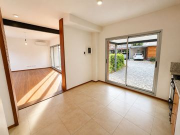 Venta casa 3amb cochera patio hurlingham PERMUTA