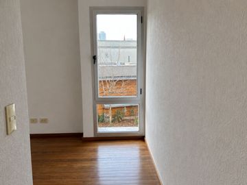 Venta casa 3amb cochera patio hurlingham PERMUTA