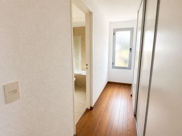 Venta casa 3amb cochera patio hurlingham PERMUTA