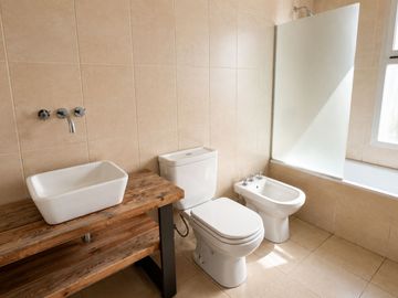 Venta casa 3amb cochera patio hurlingham PERMUTA