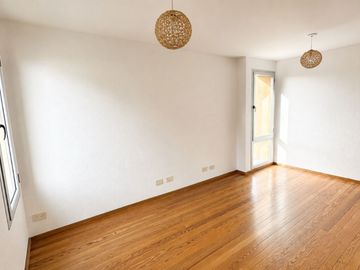 Venta casa 3amb cochera patio hurlingham PERMUTA