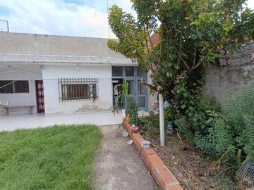 VENTA CASA 3 AMB TALLER PATIO ISIDRO CASANOVA