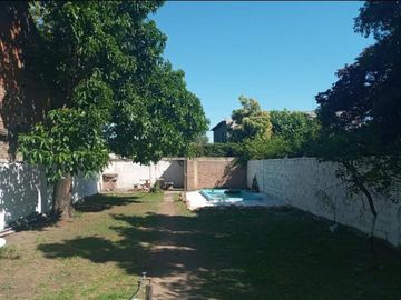 VENTA Casa 5 amb con PARQUE Y PILETA. PERMUTA