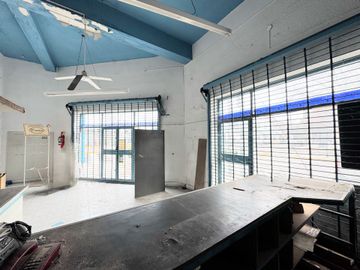 ALQUILER LOCAL EN ESQUINA MATADEROS  162m2