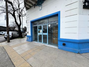 ALQUILER LOCAL EN ESQUINA MATADEROS  162m2