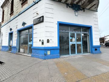 ALQUILER LOCAL EN ESQUINA MATADEROS  162m2