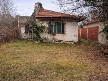 VENTA CASA 3 AMBIENTES MORENO C/JARDIN