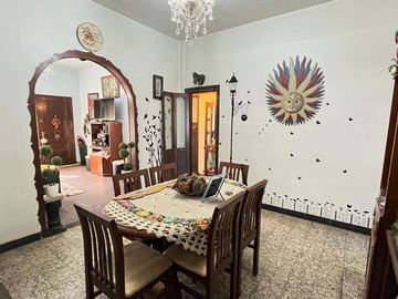 VENTA CASA 4 AMBIENTES EN CASTELAR PATIO GARAGE