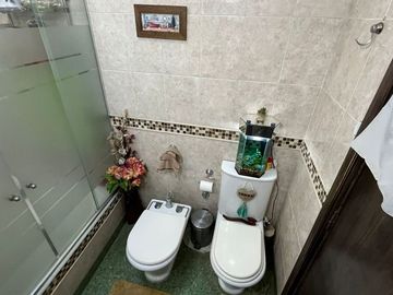 VENTA CASA 4 AMBIENTES EN CASTELAR PATIO GARAGE